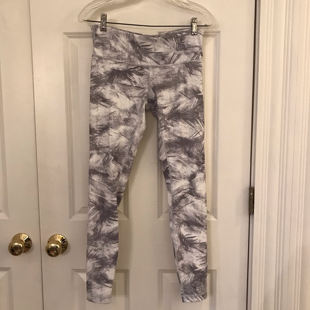 Size 8 LuluLemon Wunder Under 28” Leggings